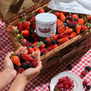 картинка Kusmi Tea White Berries (Белый чай с лесными фруктами) банка (90 гр) от интернет магазина