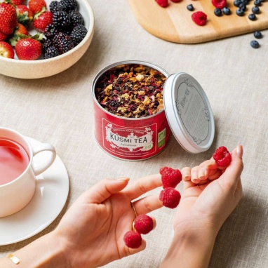 картинка Kusmi Tea AquaRosa (Травяной чай гибискус, красная ягода), банка (100 гр) от интернет магазина