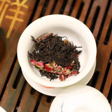 картинка Красный чай Мей Гуй Хун Бин Дао (200 гр) от интернет магазина